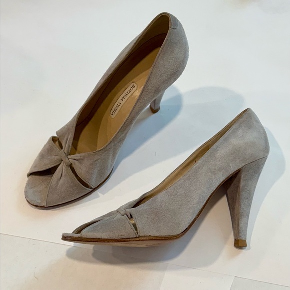 Bottega Veneta Shoes - Svelte BOTTEGA VENETA Gray Suede Heels Size 7.5 US